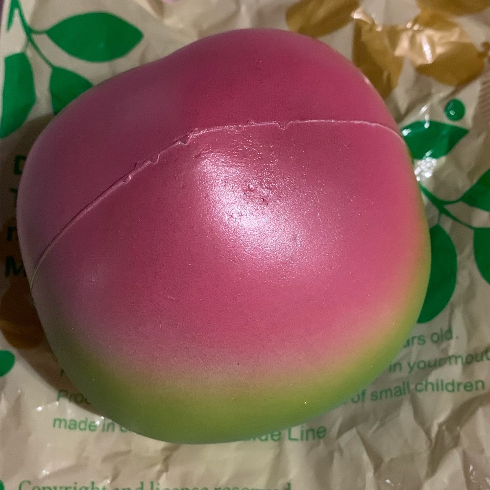 Squishy Peach βGiantβ - Picture 4 of 14